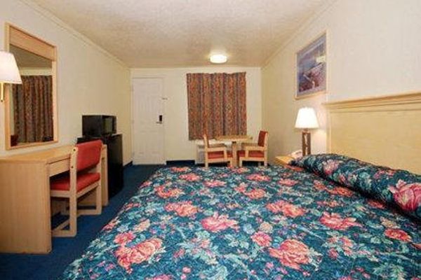 Econo Lodge Youngstown (Austintown)